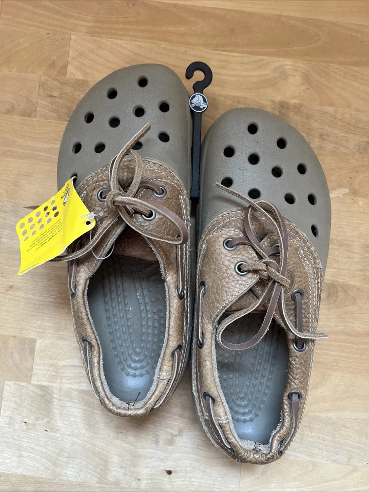 NUEVO Crocs Islander Pitcrew Para hombres Talla 7 Zapatos de Barco Cuero Marrón Arena Top Con Cordones Foto 1 de 4