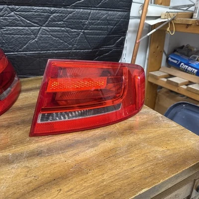 💎 Luz trasera halógena lateral derecho pasajero Audi A4 S4 Quattro 2009-2012 OEM Foto 1 de 3