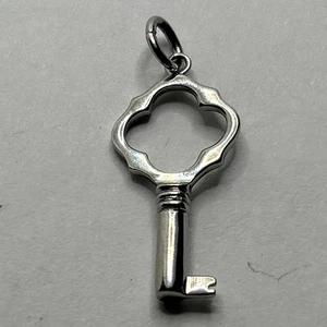 New sterling silver key pendant, 925 charm - Picture 1 of 7
