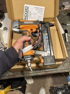 RIDGID 18V Brushless Cordless 18-Gauge 1-1/2 in. Narrow Crown Stapler R150FSF3 - Picture 1 of 8