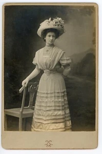 PHOTO CABINET photographie Grands Magasins du Louvre, une femme Belle époque - Picture 1 of 2