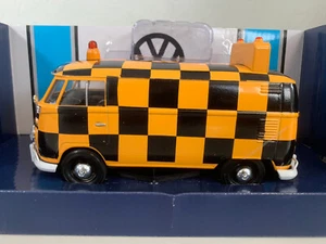 RARE MOTORMAX 1:24 VW T1 DELIVERY VAN AIRPORT RUNWAY - 79572 - Picture 1 of 11