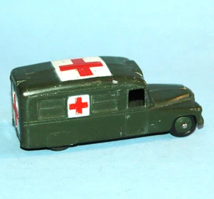 Dinky Toys Meccano England original 30hm Daimler Military Ambulance Red Cross - Picture 1 of 6