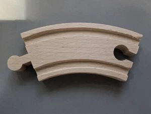Brio World 32934 Wooden Short Curved Track Approx. 4" (Single Piece) - Bild 1 von 1