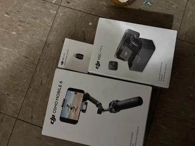 Dji Osmo Mobile 8 Combo Kit Smartphone Gimbal Stabilizer - Image 1 of 4