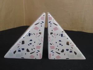 Modern Triangle Ceramic Bookends 6" - Imagen 1 de 3