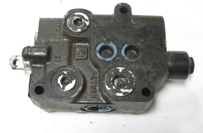 Válvula de control auxiliar Case 1830 D65377 válvula de carrete único Foto 1 de 3