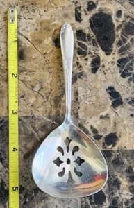 👌NATIONAL SILVER CO c1951 KING EDWARD SILVERPLATED BON BON SPOON / SERVER 🍬 - Picture 1 of 9