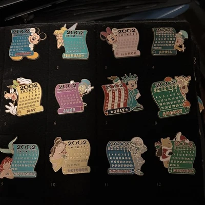 Juego de prendedores calendario mensual Disney 2002 Foto 1 de 4