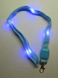LED Parpadeante Luz AZUL CORDÓN LLAVERO Anillo Llavero Soporte de identificación NUEVO - Imagen 1 de 5
