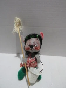VTG ANNALEE HOUSKEEPING/CLEANING MOUSE - Picture 1 of 4