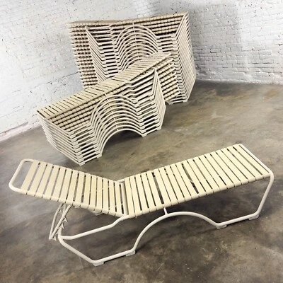 Juego de 33 chaise salones apilables Tropitone Kahana de aluminio y vinilo finales del siglo XX Foto 1 de 4