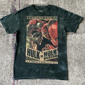 Camisa verde para hombre mediana Marvel Age of Ultron Hulk Vs Hulk Buster - Imagen 1 de 4