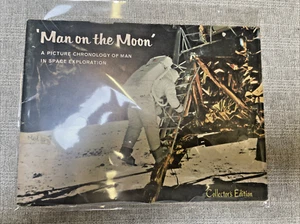 Man on the Moon Chronology Collectors Edition 1969 - MINT - ONE OWNER Bagged - Foto 1 di 12