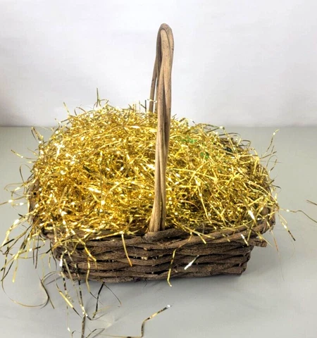 Nice Medium Sized Wood Stick Woven basket / Easter Basket.  Handled, 10x9x11" Cover