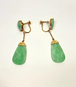Elegant Natural Green Carved Jade Earring in 18K Yellow Gold - Picture 1 of 8