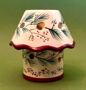 Wintermotiv Tannenzapfen Beeren und Tannenzweige Keramik Kerzenhalter mit Schirm - Bild 1 von 9