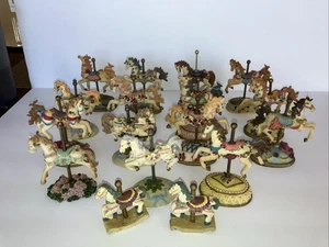 Lotto di 17 cavalli da giostra vintage collezione altezza 4 1/2 pollici - Foto 1 di 17