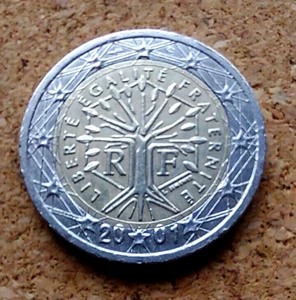 RARE 2 EURO FRENCH 2001 COIN - ON BACK 2001 ZEROES CUT OFF & STAR TAILS CUT - Picture 1 of 4