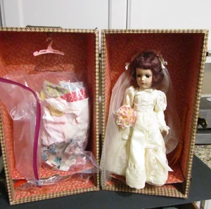 Bambola vintage 14" MARY HOYER in abito da sposa con una bambola carica baule di vestiti - Foto 1 di 16