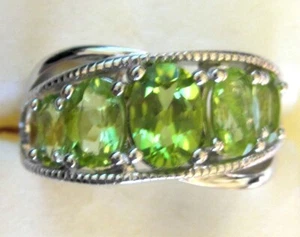 Anillo de cinco piedras peridoto / talla 5 / plata de ley 925 / 2,3 cts, 4,6 gramos - Imagen 1 de 6