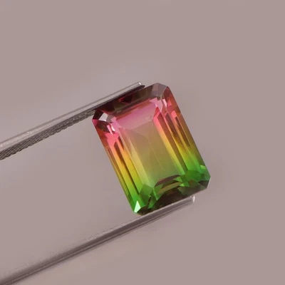 天然水晶西瓜碧玺宝石刻面双色宝石 — 第 1/4 张图片