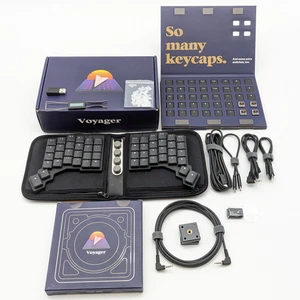 ZSA Voyager Split Ergonomic Mechanical Keyboard w/ Extra Keys & Tripod Mount - Afbeelding 1 van 7