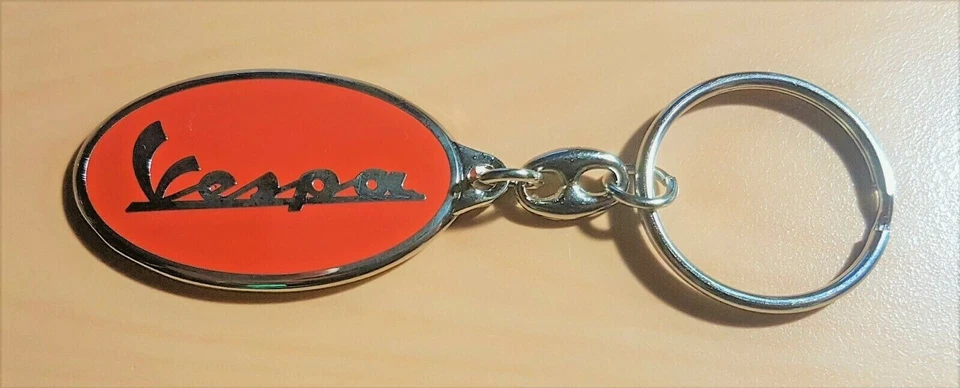 Llavero Vespa Logo Rojo Esmaltado Scooter - Dimensiones 47x29mm Foto 1 de 1