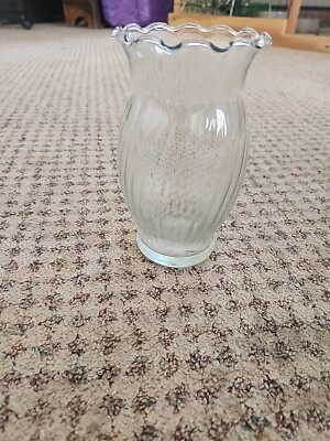 Florero con borde con volantes con diseño de remolino 6,5" de alto 4" de ancho excelente vintage Foto 1 de 4