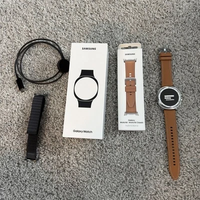 Samsung Galaxy Watch 8 Classic 46mm BT/Wifi - Stainless Steel - White - 2 Bands - Image 1 of 4