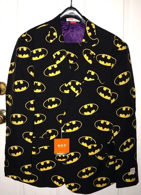 WB DC Comics OPUESTOS HOMBRES BATMAN 3 piezas Traje Chaqueta Pantalones Corbata Talla US44 Foto 1 de 4