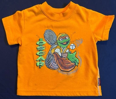 2003 Sesame Street Oscar The Grouch Youth Kids Tshirt Size 18M Orange Vintage - Image 1 of 4
