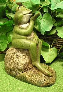 1039 Blowing Kiss Frog Froggie Bullfrog Toad Latex Fiberglass Mold Concrete - Picture 1 of 2