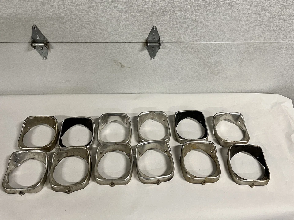 Chevrolet Chevelle 1968 bisel de faros, GM original, leer descripción Foto 1 de 2