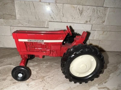 Tractor International Harvester rojo diecast granja juguete 5" Foto 1 de 4