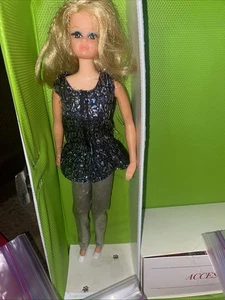 Vintage 1970 Barbie Live Action PJ Puppe Original Zöpfe und Perlen mit Mod Kleid - Bild 1 von 8