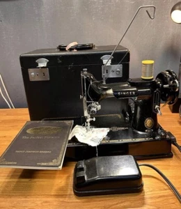 Vintage Singer 221 Sewing Machine With Case FULLY SERVICED - Picture 1 of 18