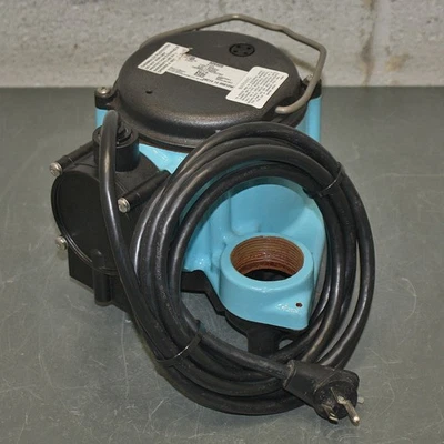 Bomba de sumidero sumergible Little Giant 506909, 115 V CA, 1/3 HP, 1-1/2" NPT, 6-CIA Foto 1 de 4