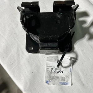 GM 15138296 OEM engine mount - Picture 1 of 6