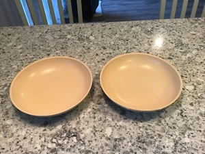 Menge 2 Vintage Boonton Beige Flach Melamin Servierschalen #3308, 7,75" - Bild 1 von 3