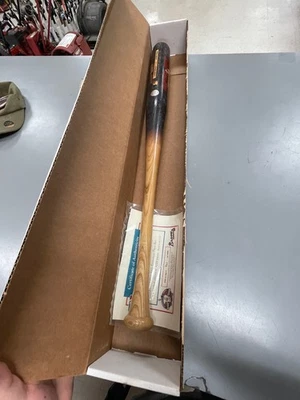 CHIPPER JONES RETIREMENT PHOTO/STAT BAT LIMITED EDTION 901/5000 - Image 1 of 4