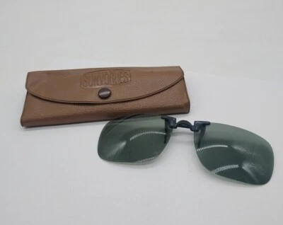VINTAGE AMERICAN OPTICAL SUNVOGUES GREEN Polaroid CLIP ON Nose Pinch Sunglasses  - Image 1 of 4
