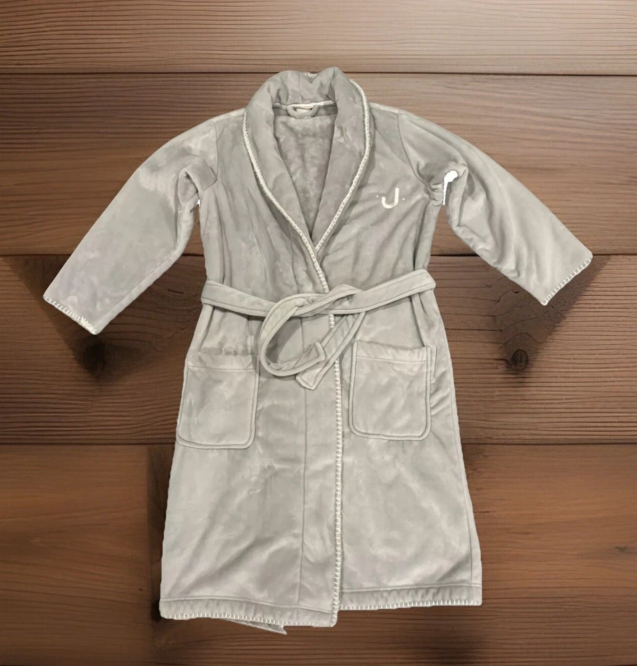 Bata gris Pottery Barn con costuras blancas sin etiqueta talla M/L felpa “J” en relieve Foto 1 de 4