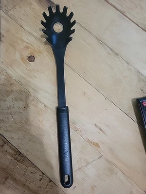 Calphalon Black Long Spaghetti Pasta Serving Fork Spoon Server  - Image 1 of 4