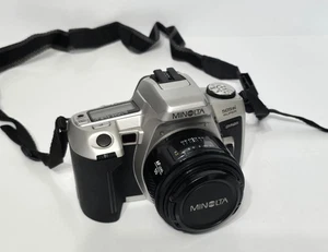 Minolta 505si Dynax 35mm SLR Camera with Super Autofocus With 50mm prime Lens - Picture 1 of 8