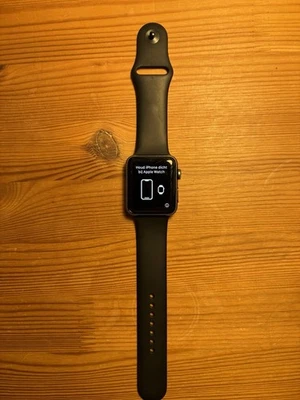 Apple Watch Series 3 42mm Space Grau, Akku in gutem Zustand - Bild 1 von 4