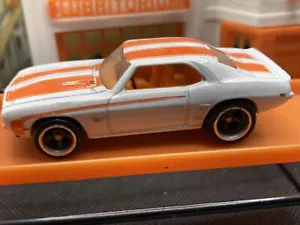 Hot Wheels Phil's Garage '69 Camaro White #12/39 Real Riders - Picture 1 of 9
