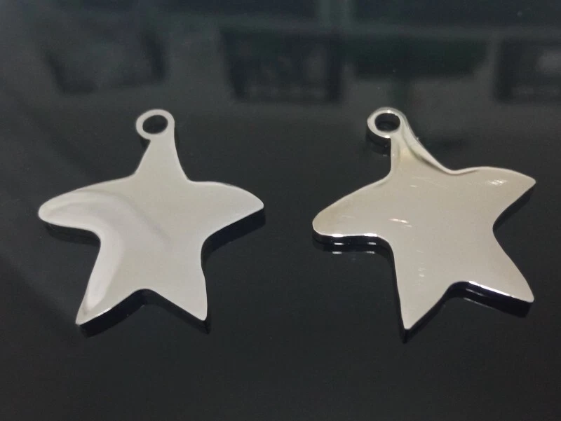 2pz ciondoli stella marina liscio in acciaio inox 29x25mm colore argento scuro - Immagine 1 di 1