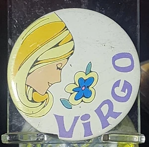 Spilla MCM Virgo Zodiac vintage NOS anni '60 prodotta da Armour - Foto 1 di 3