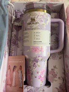 Stanley x Love Shack Fancy40ozH2.0 Happy Thoughts Quencher Purple+Velvet Pouch - Picture 1 of 4